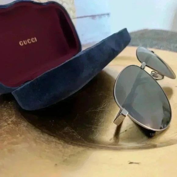 GUCCI UNISEX SUNGLASSES PREOWNED PRICED TO SELL - Picture 10 of 15